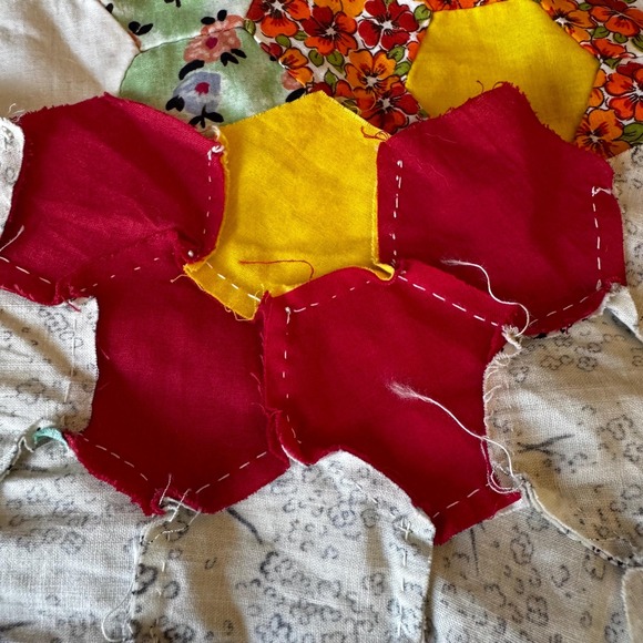 Vintage Grandmother's Flower Garden Quilt Top: Hand Sewn Project Piece 74" x 67" - Picture 9 of 11